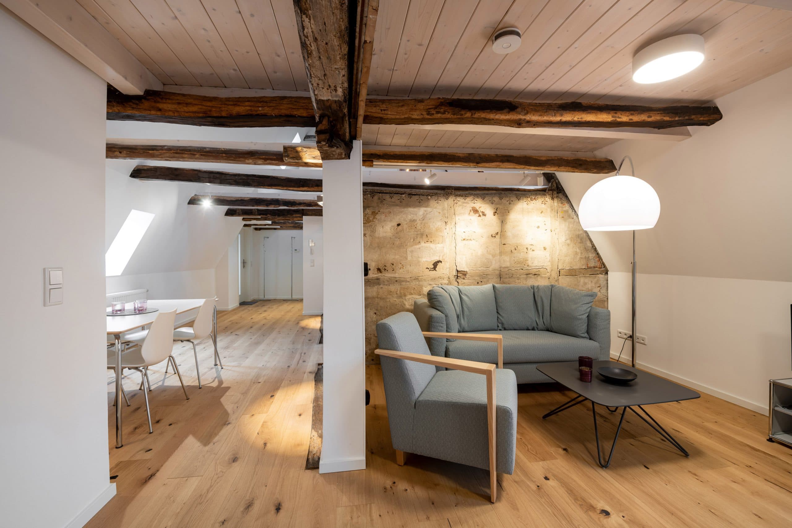 Wohnbereich in der Michaelis Suite in Lüneburg