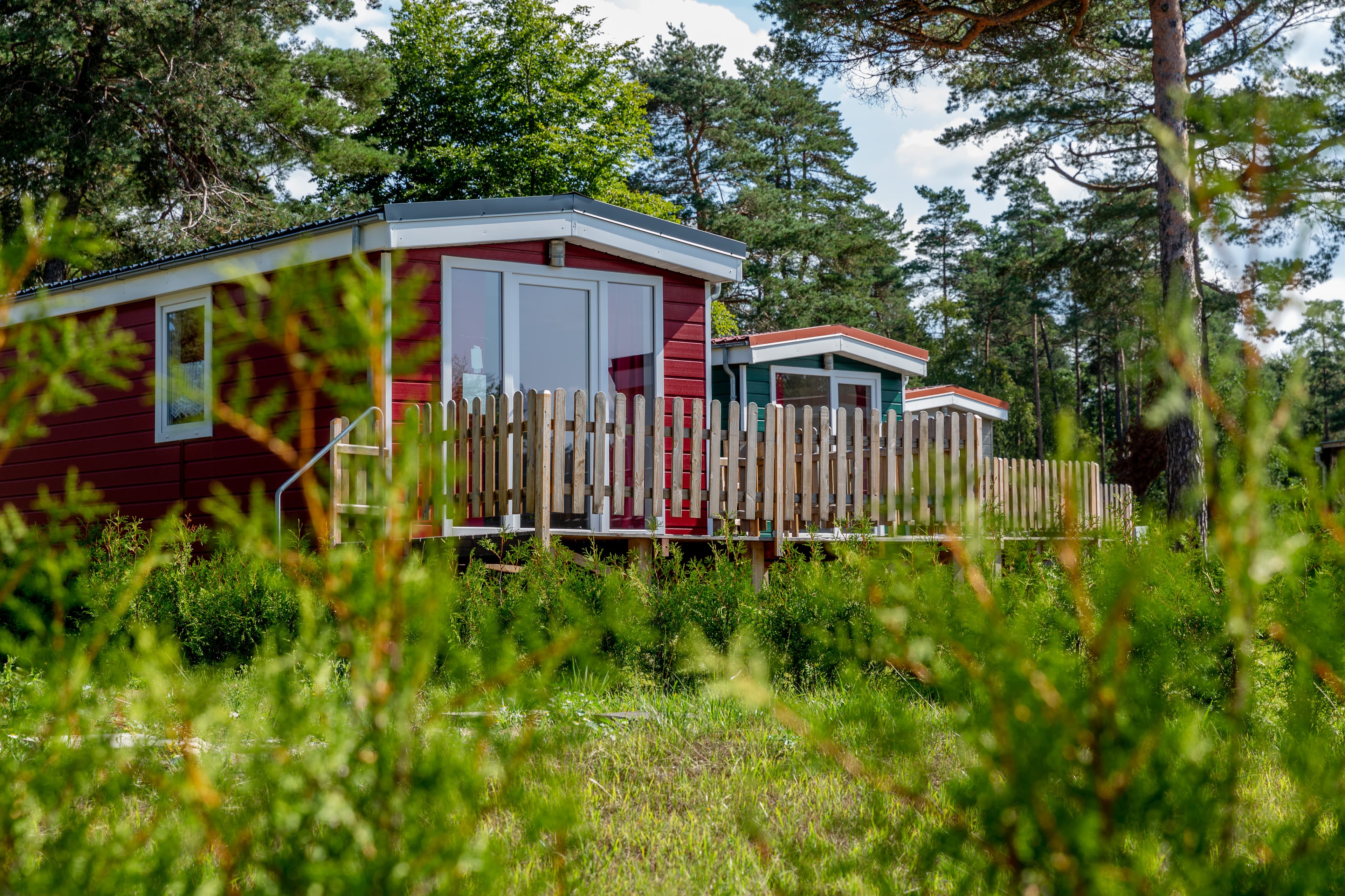 Übernachtungen in gemütlichen Chalets oder urigen Tiny-Häusern des Naturcamping Lüneburger Heide in Soltau