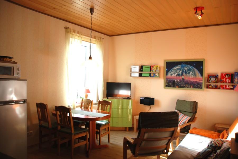 Die Family Lounge im Gästezimmer Hencke in Echem. Ess- und Sitzbereich für die Apartments, zusammen mit dem gelben und blauen Apartment kann man diese auch als Ferienwohnung mieten. 