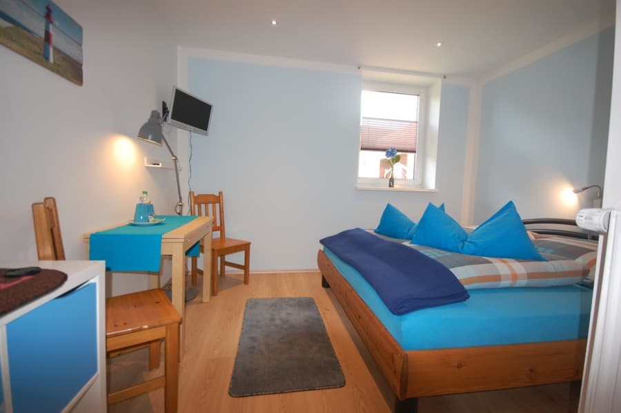 Doppelzimmer in dem blauen Apartment in dem Gästezimmer Hencke in Echem