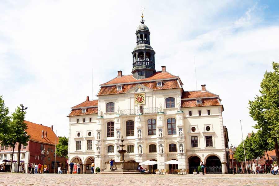 Sehenswürdigkeiten Lüneburg. Das historische Rathaus ist das Wahrzeichen Lüneburgs