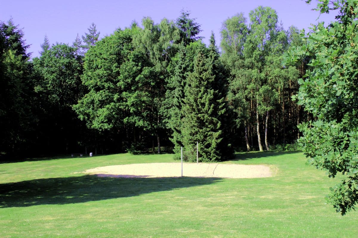 Volleyballfeld in dem Waldschwimmbad Herrenbrücke in Faßberg