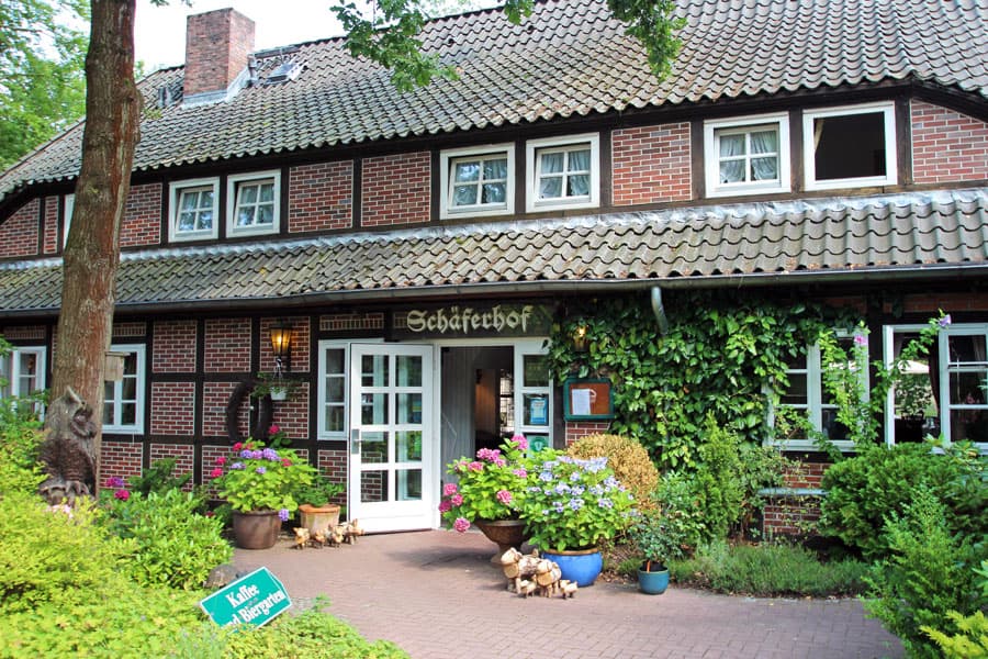 Eingang NATUROTEL Hotel Schäferhof Schneverdingen