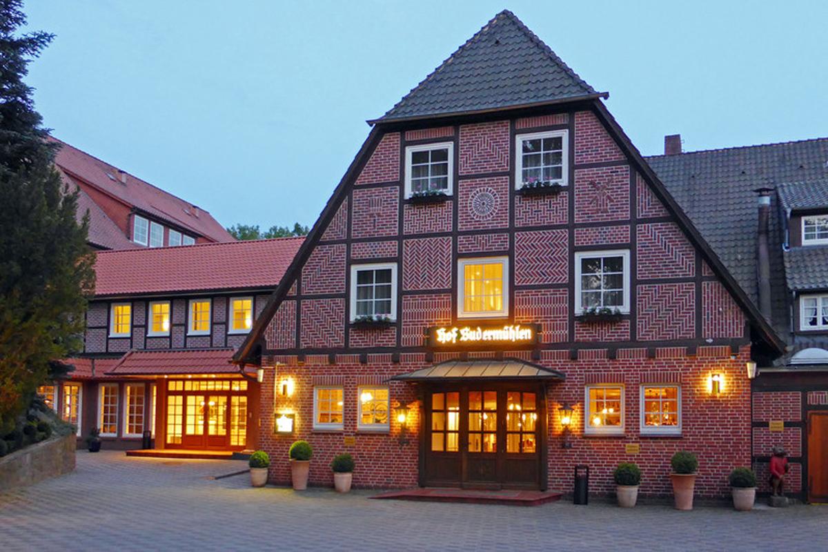 Das Hotel Hof Sudermühlen bietet moderne Zimmer, eine ersklassige Heideküche und die absolute Traumlage direkt am Naturschutzgebiet Sudermühler Heide.