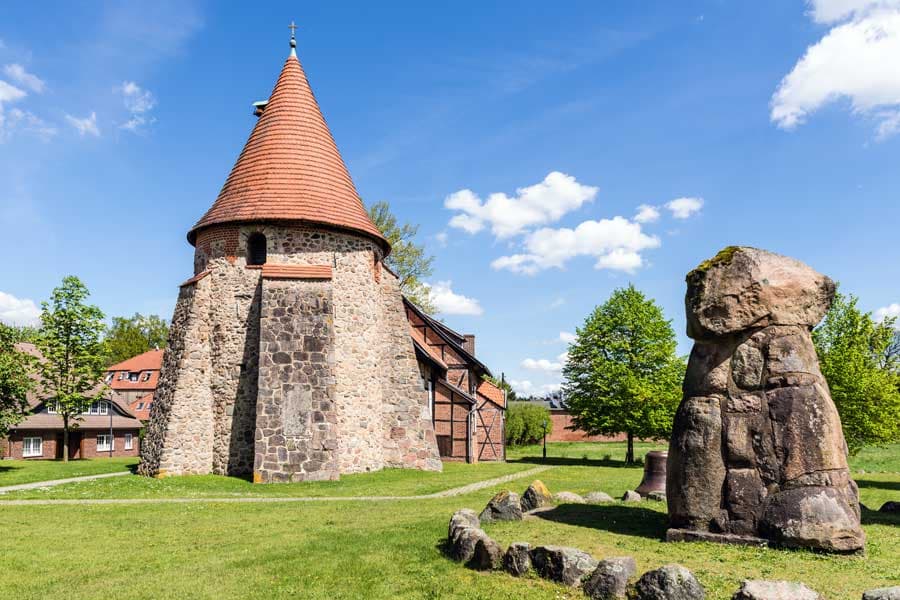 Feldstein Kirche Lüneburger Heide Suderburg