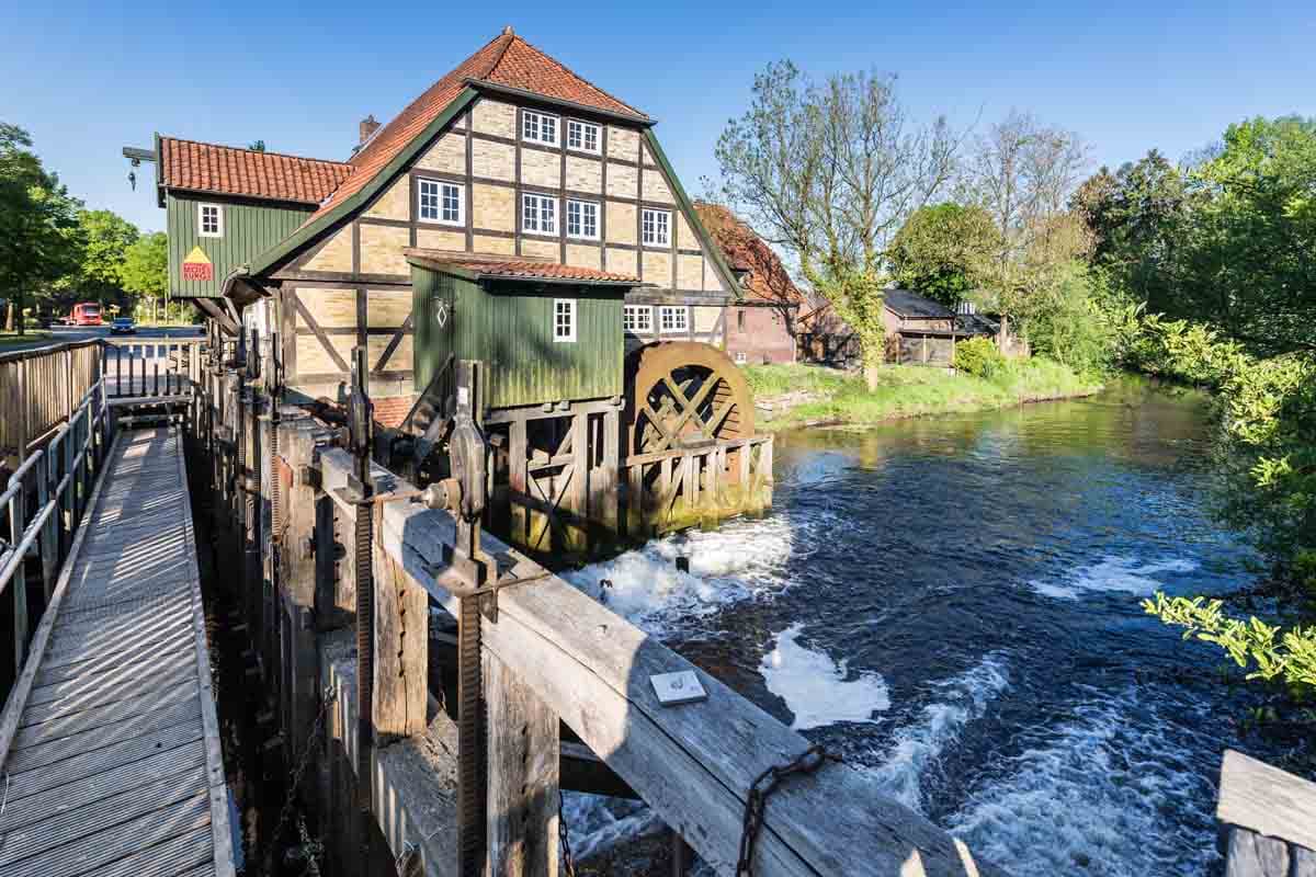 7. Hier gibt es das bekannte Amtsmühlenbrot. Aber wie heißt die Mühle und wo steht sie?