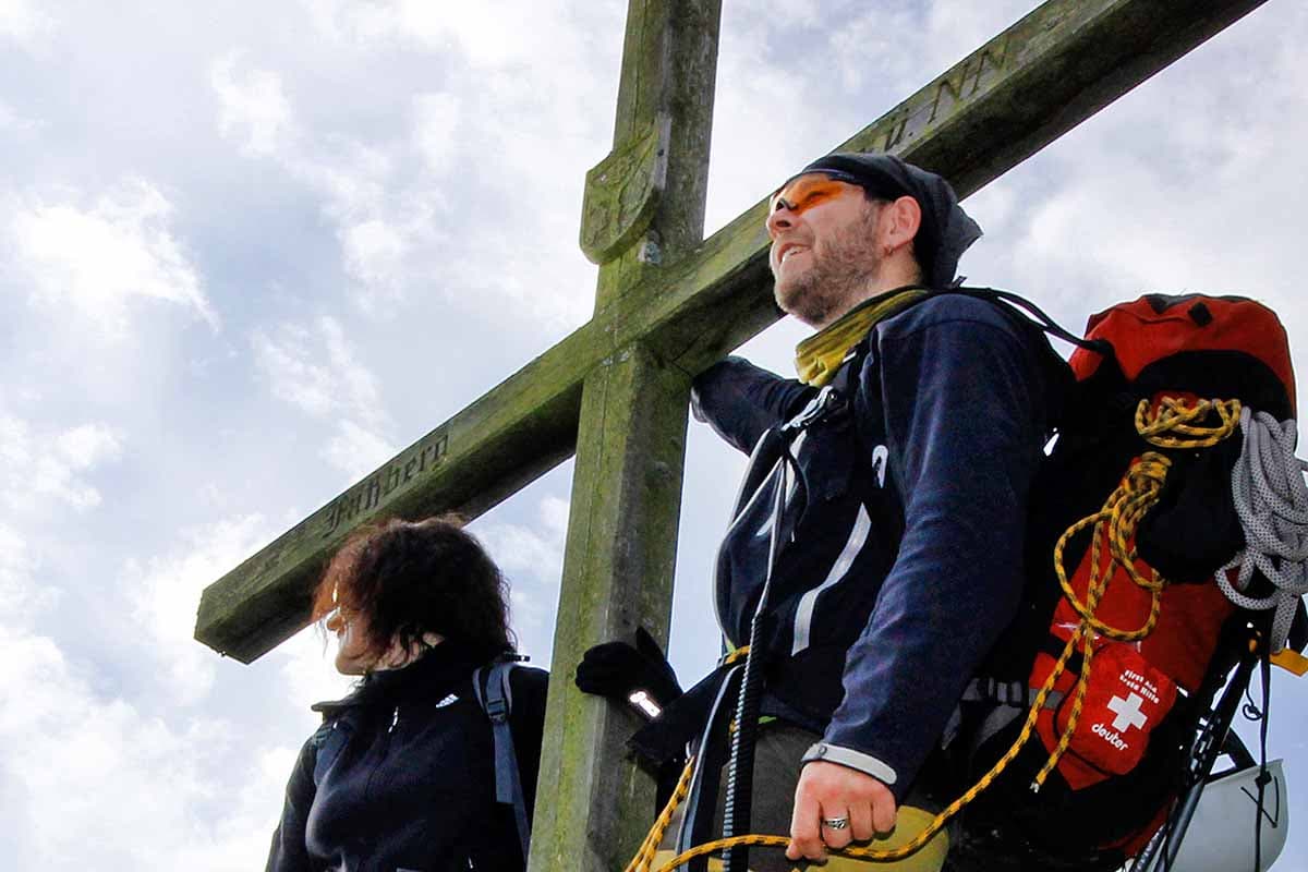 Am Gipfelkreuz des Fassbergs