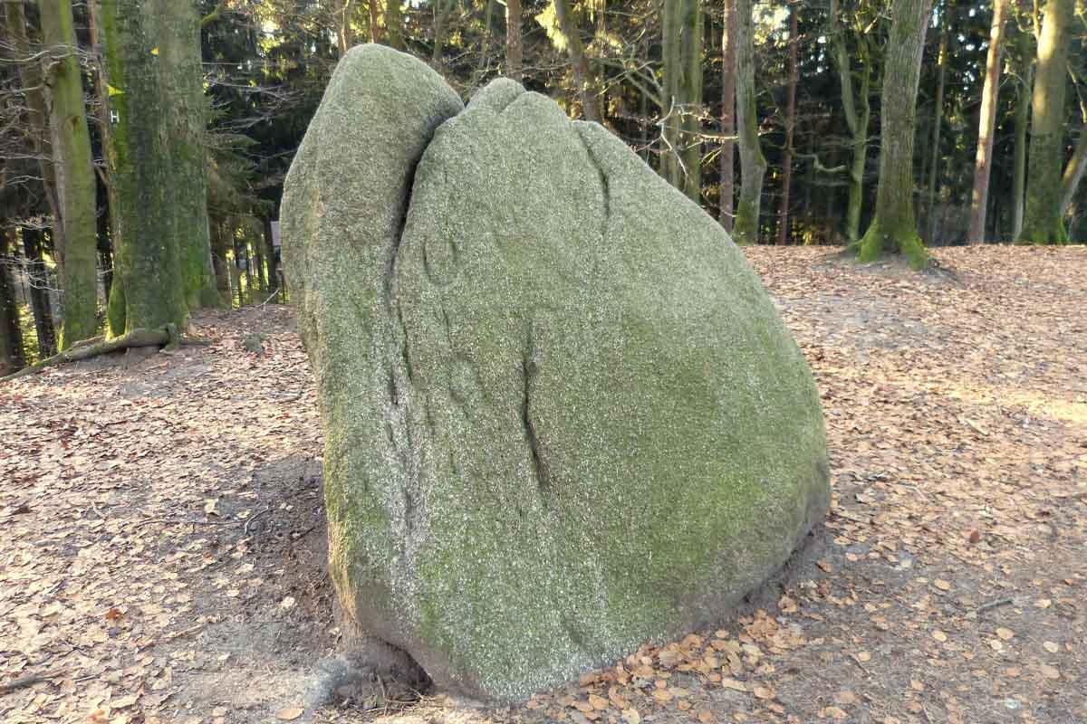 Der Stein des Kaisers ist der Karlstein in der Nordheide