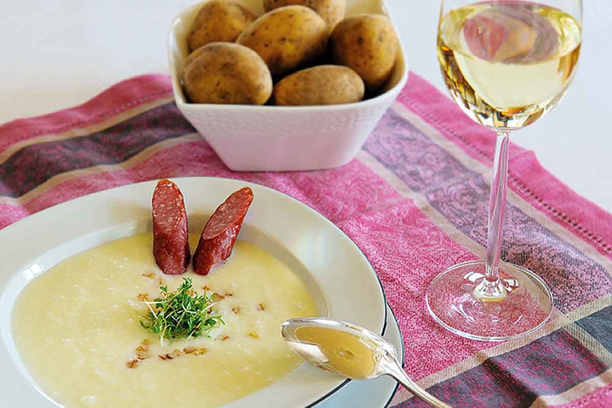 Regionale Küche: Kartoffelsuppe