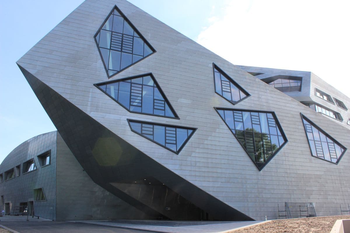 Der berühmte Liebeskind Bau in Lüneburg