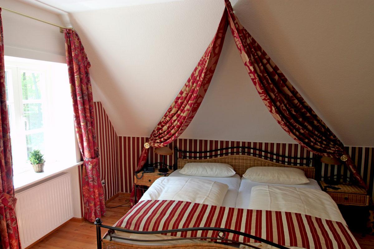 Zimmer im Hotel Hof Tuetsberg