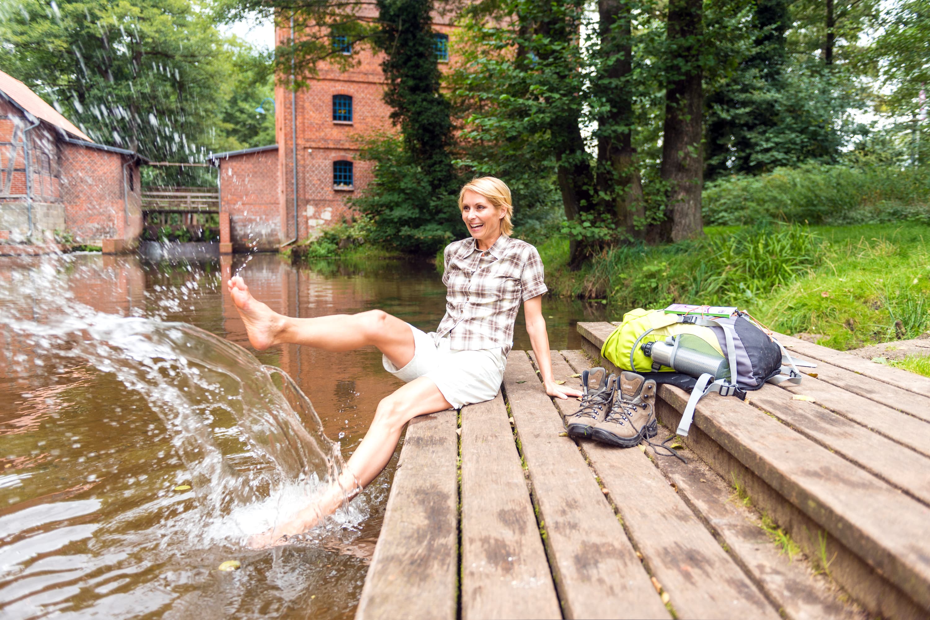 Presse Bild Frühling Lüneburger Heide wandern wasser