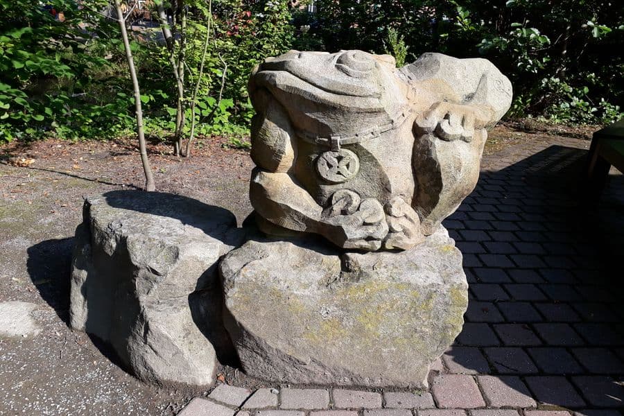 Der Frosch am Trauhaus in Wienhausen