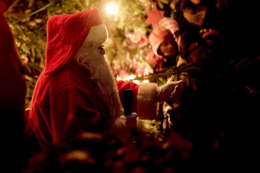 Weihnachtsmann auf dem Weihnachtsmarkt