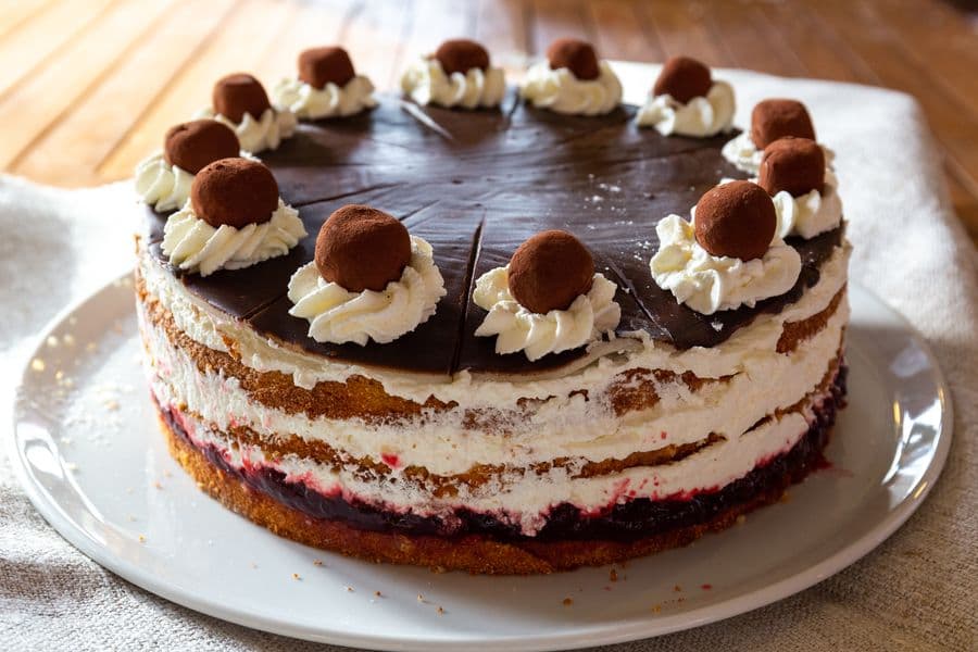 Die berühmte Lüneburger Heide Kartoffel wird auf unterschiedlichste Weise verarbeitet, so auch zu einer Kartoffeltorte.