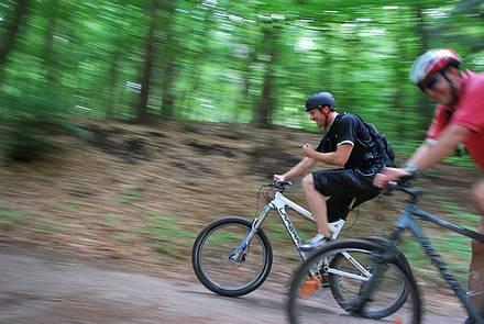 Mountainbiker im Regionalpark Rosengarten