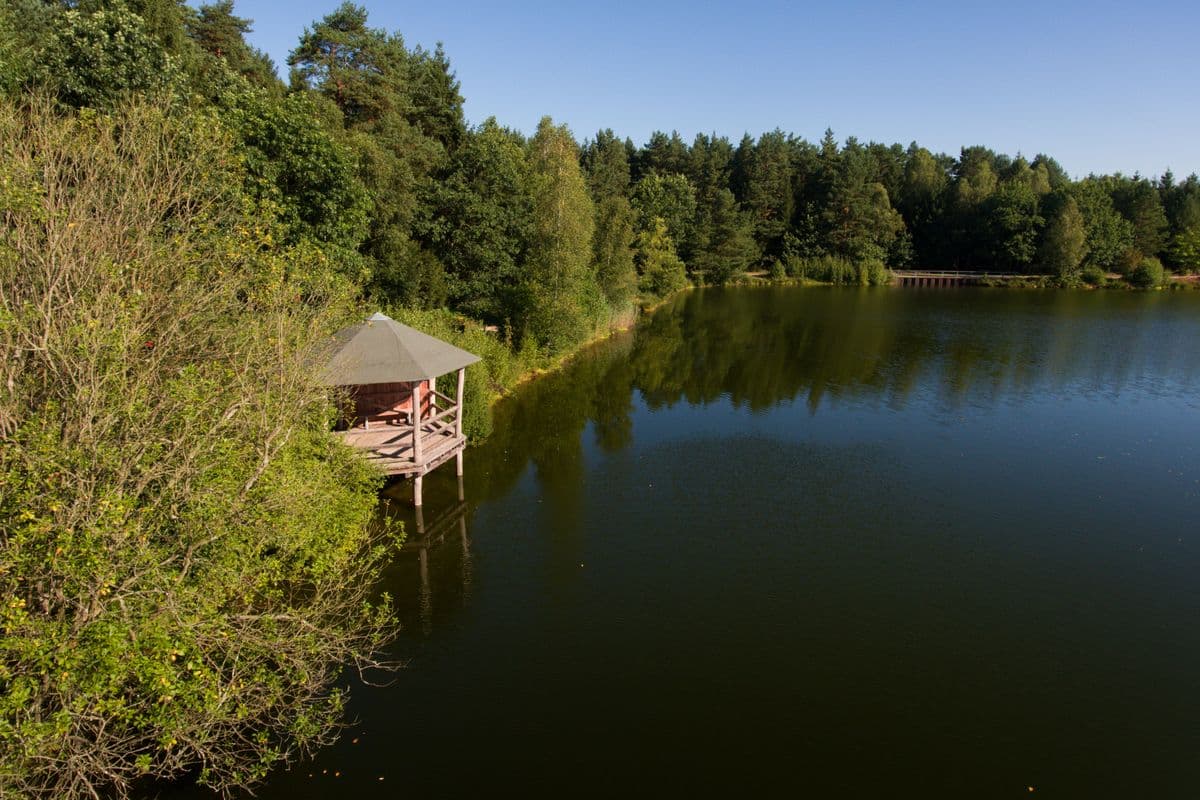 Schutzhütte am Angelbecksteich