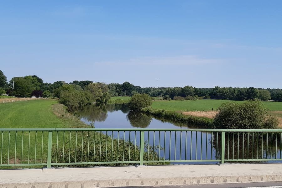 sehr befahrene Brücke