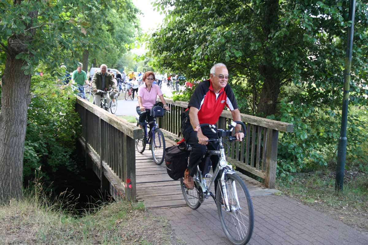 Radfahrer auf dem Ilmenauradweg in Bienenbüttel