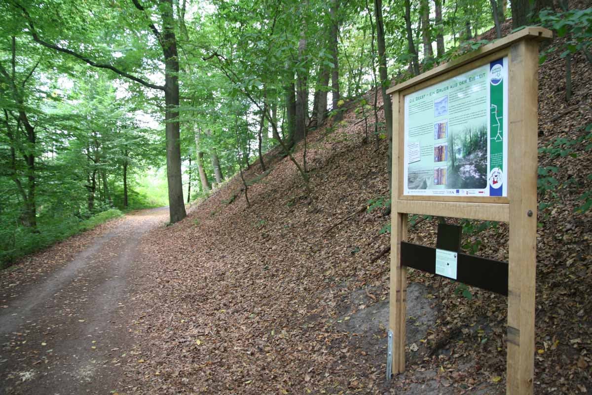 Naturinformationstafel in Lüneburg an der Geestkante