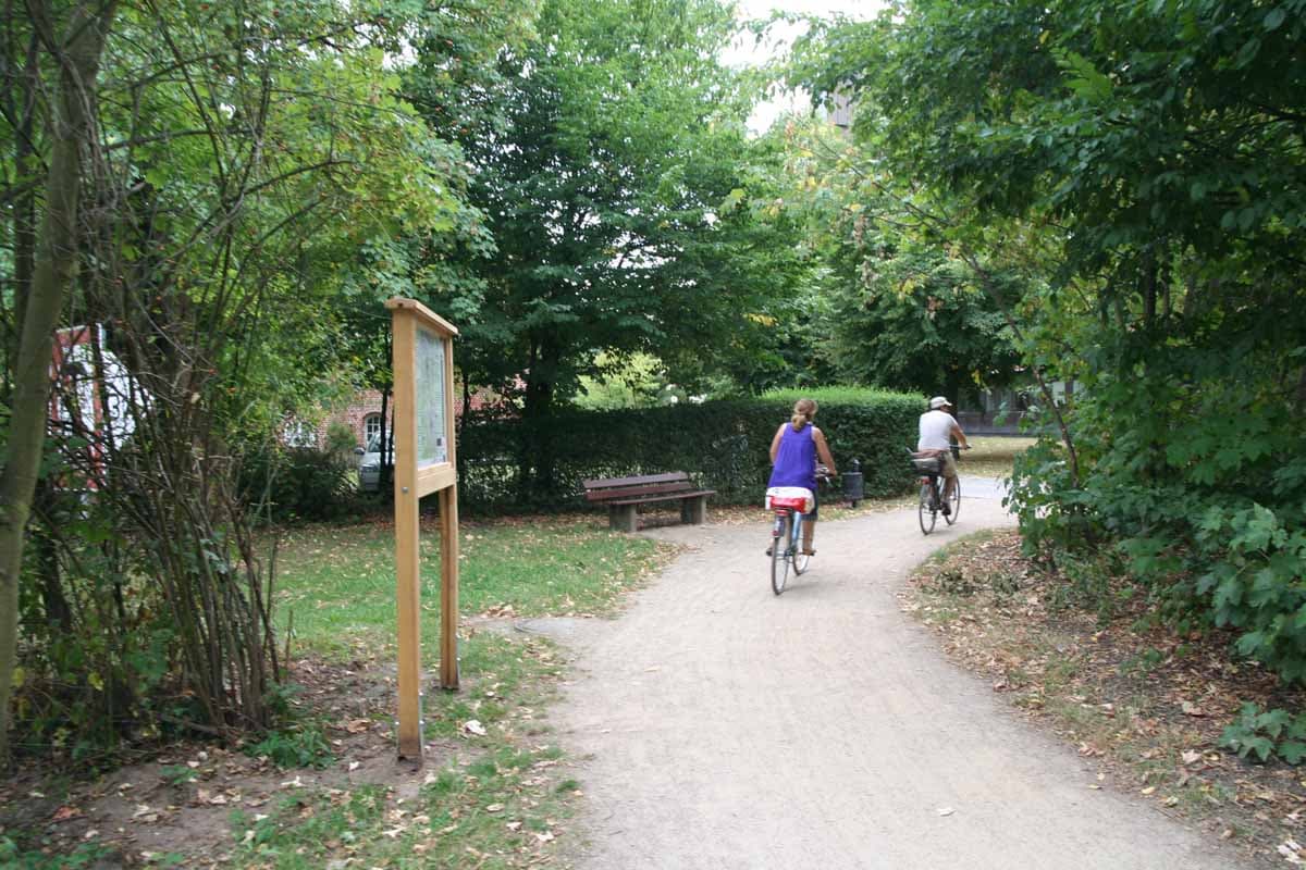 Der Ilmenauradweg in Lüneburg bei der ehemaligen Bezirksregierung