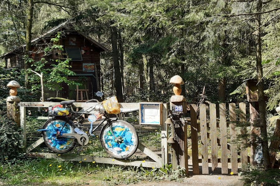 dierkt an der Kreuzung in Lindhorst