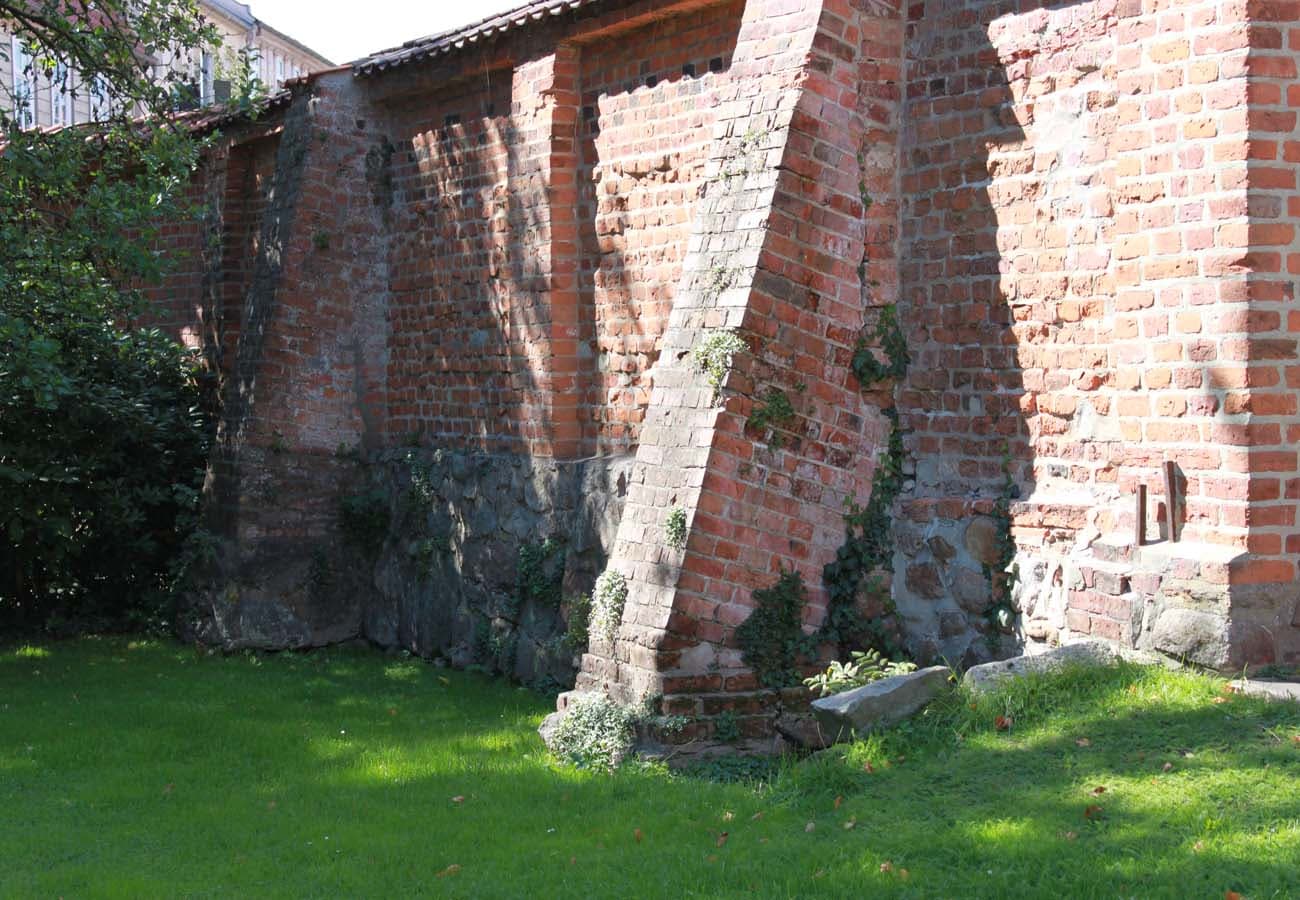 Klostermauern des Klosters Walsrode aus dem 18. Jarhundert. Das Kloster Walsrode ist das älteste Kloster der insgesamt sechs Lüneburger Klöster.