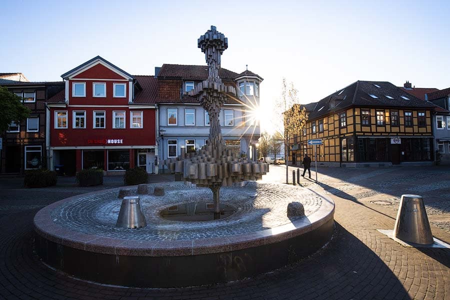 Brunnen auf dem Dorfplatz Schnellenmarkt in Uelzen