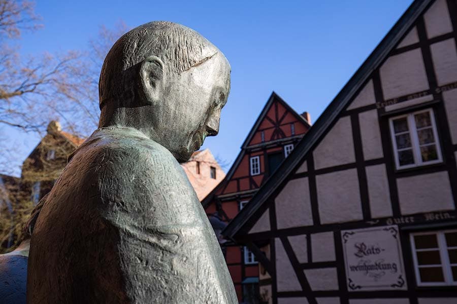 Eine Sehenswürdigkeit in Uelzen ist das Ulenkörperdenkmal