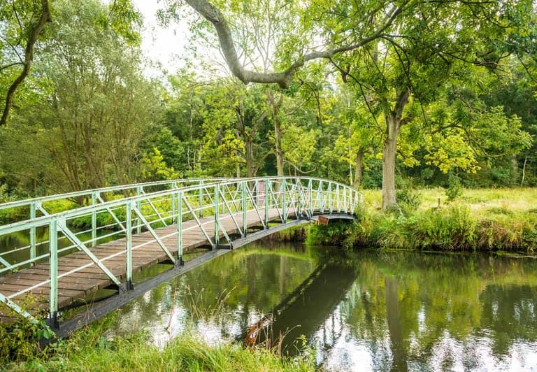 über die ilmenau in lüneburg führt die teufelsbrücke