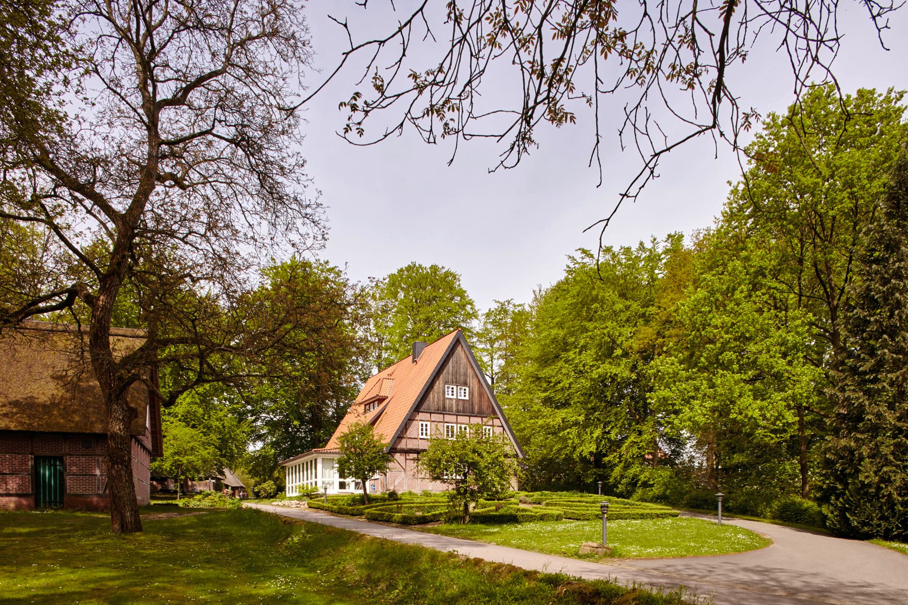Auffahrt zum Naturotel Hotel Hof Tütsberg in Schneverdingen
