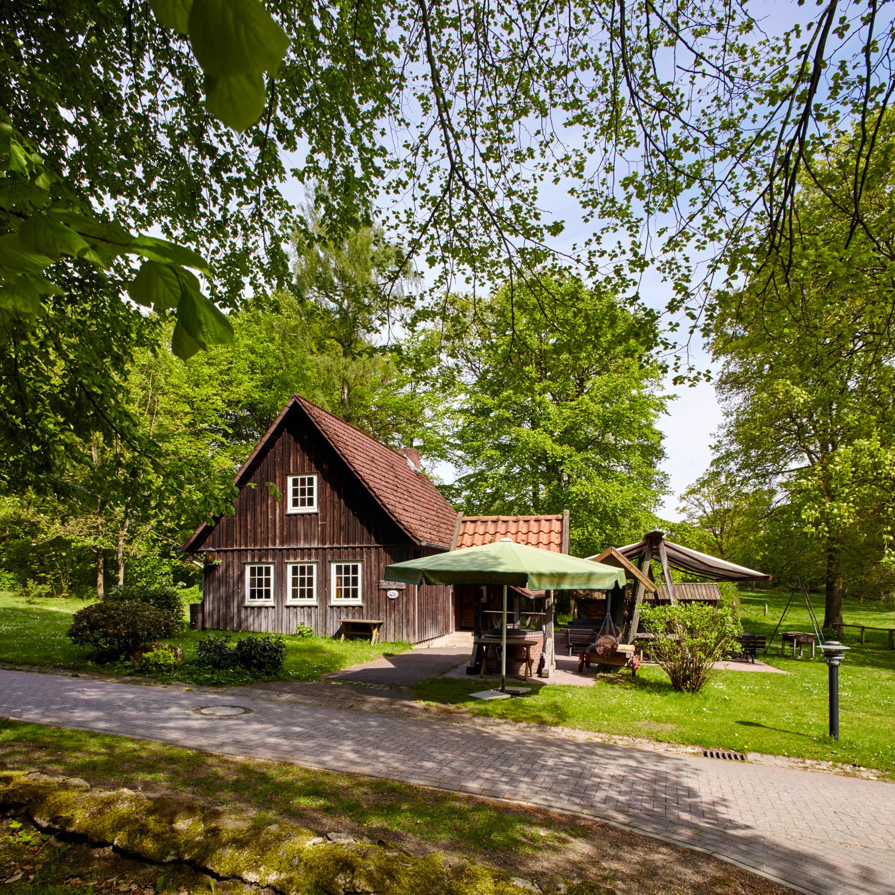 Außenansicht der Schänke des Naturotel Hotel Hof Tütsberg in Schneverdingen