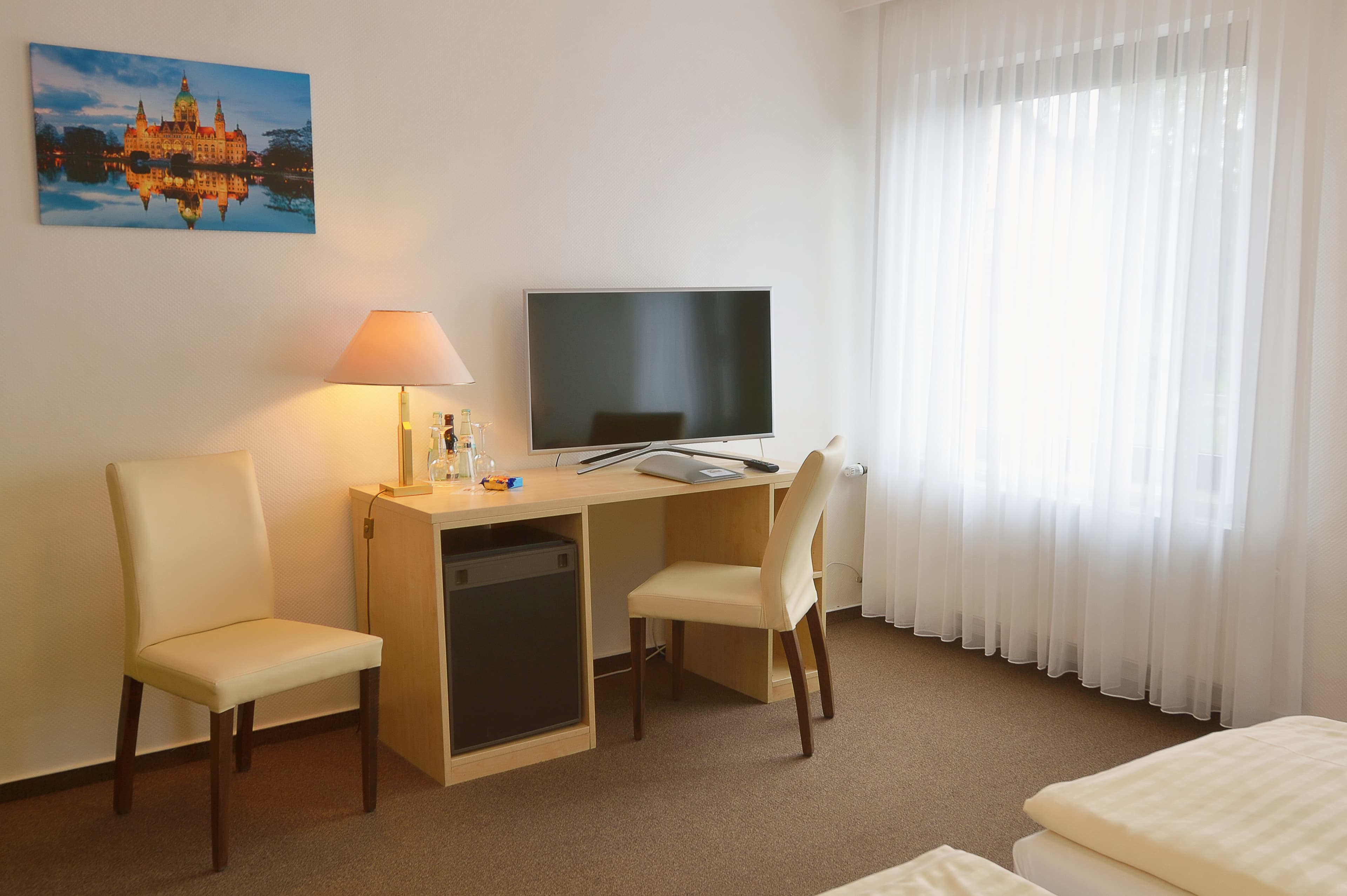 Sitzecke im Doppelzimmer Komfort in dem Hotel Betram in Schwarmstedt