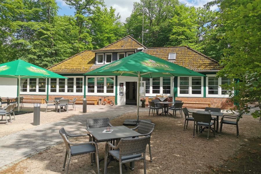Terrasse des Waldhuuske Café und Pension in Rosengarten