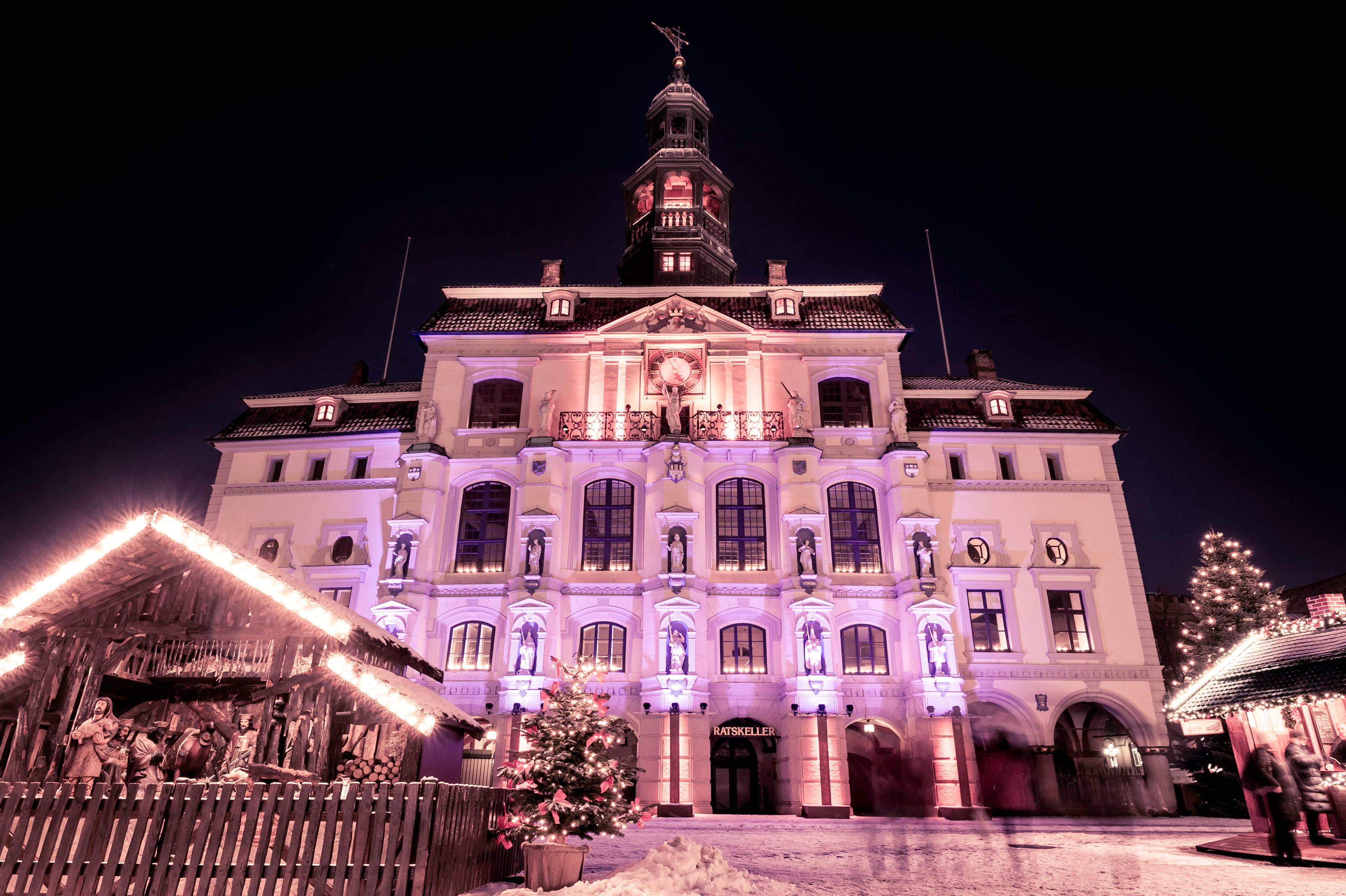 Das Rathaus während des Lüneburger Weihnachtsmarktes
