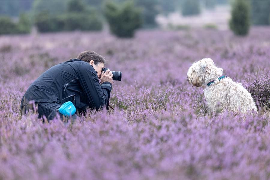 Fotograf und Model auf den Wegen