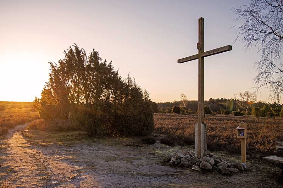 Gipfelkreuz auf dem Fassberg in 94 Metern Höhe