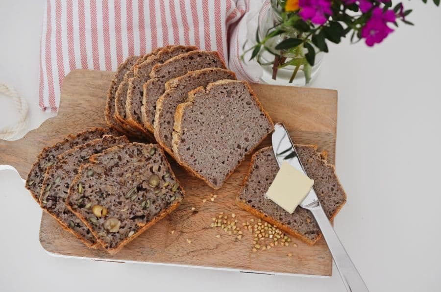 Buchweizenbrot pur und mit Körnern