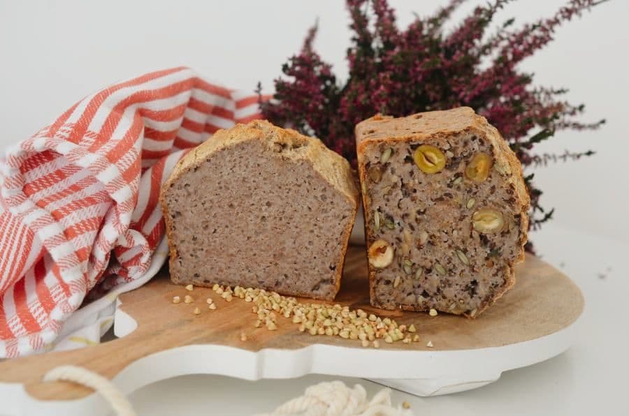 Buchweizenbrot pur und mit Körnern