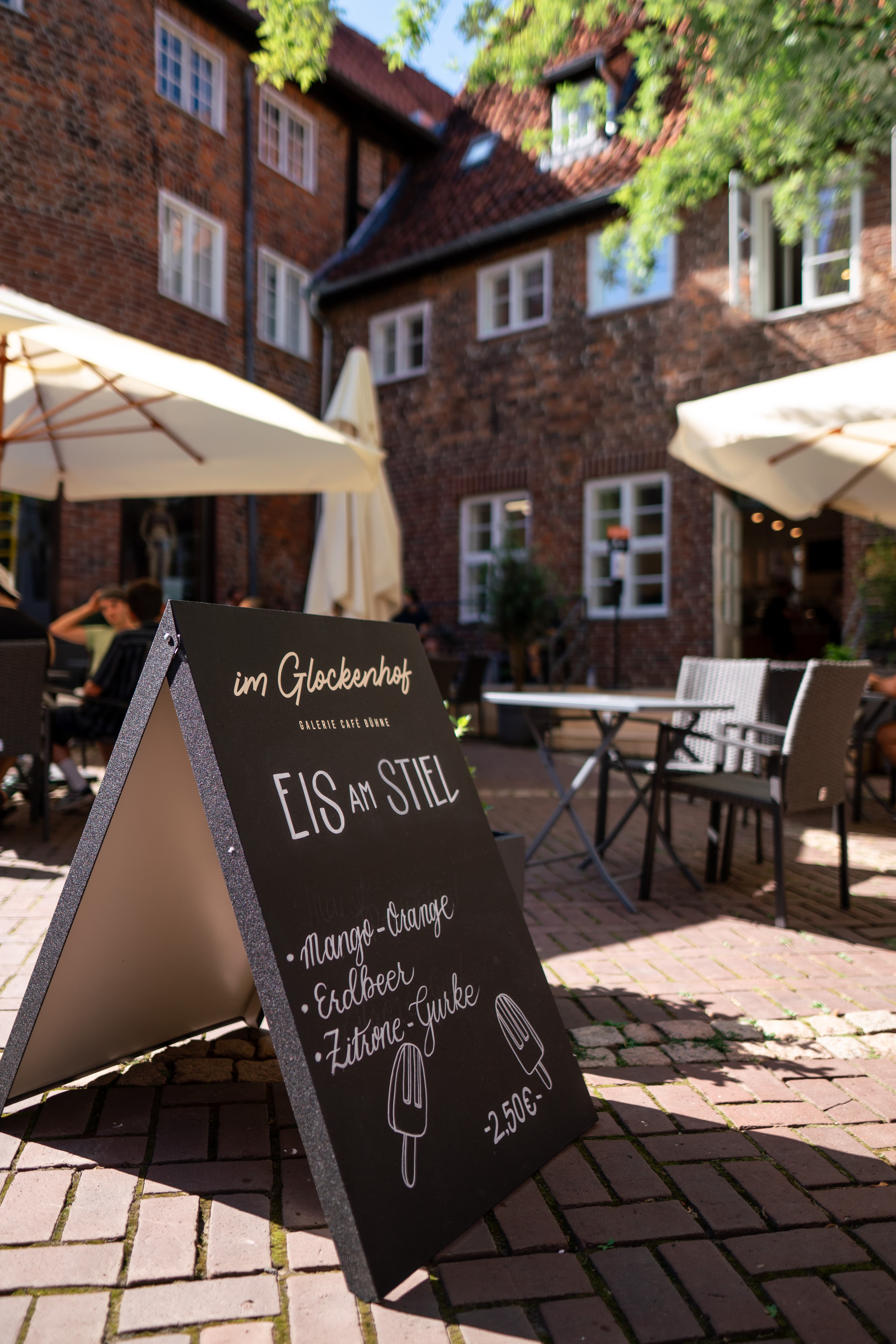 Eis im Café im Glockenhof in Lüneburg