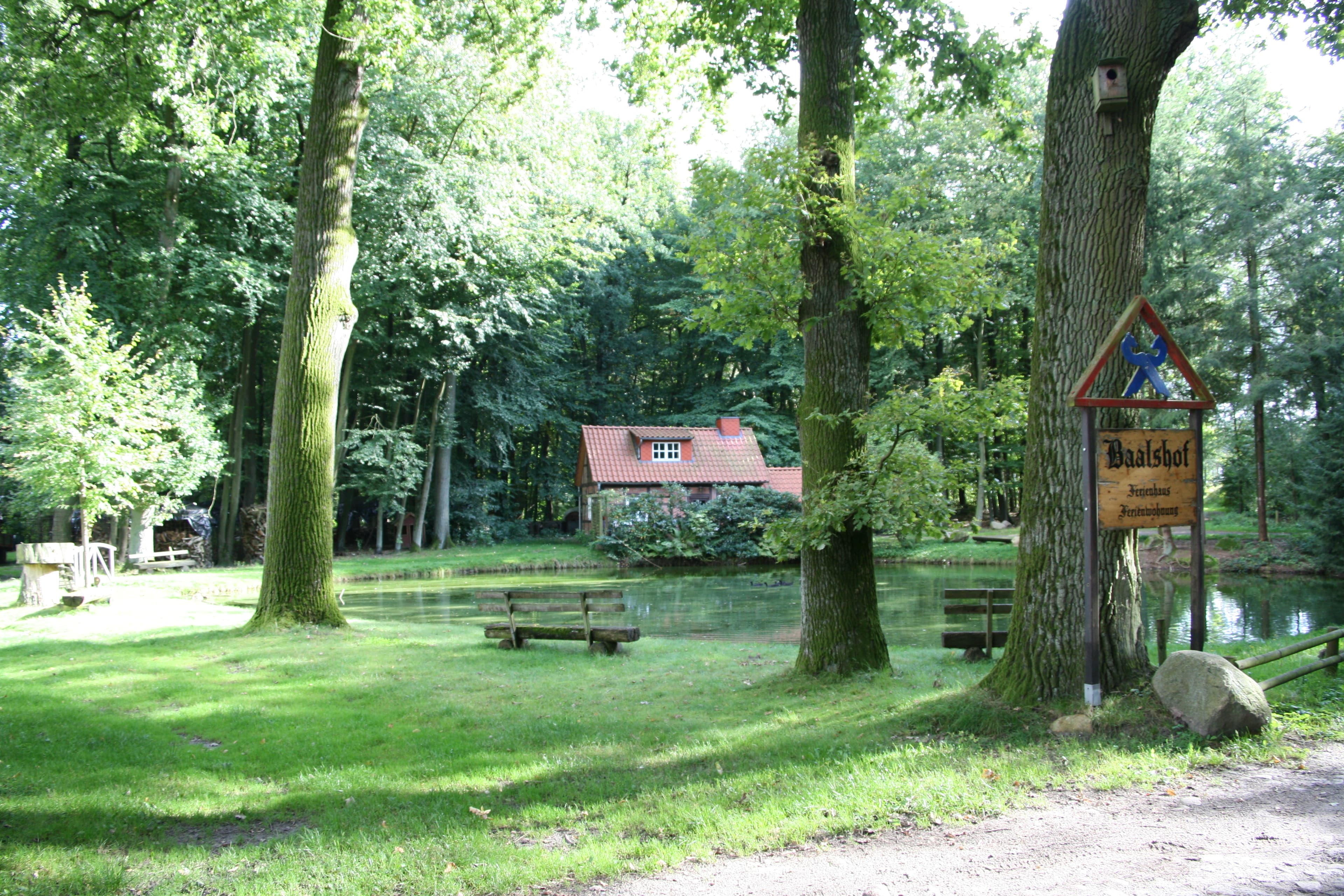 Blick vom Hofgelände auf das Ferienhaus "Backhaus"