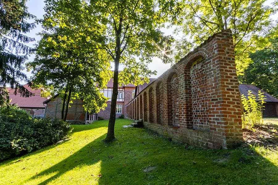 Klostermauer des Klosters Luene