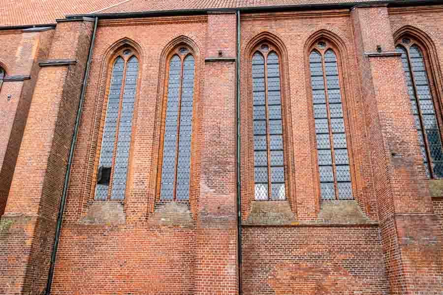 Die riesigen Fenster des Doms zu Bardowick