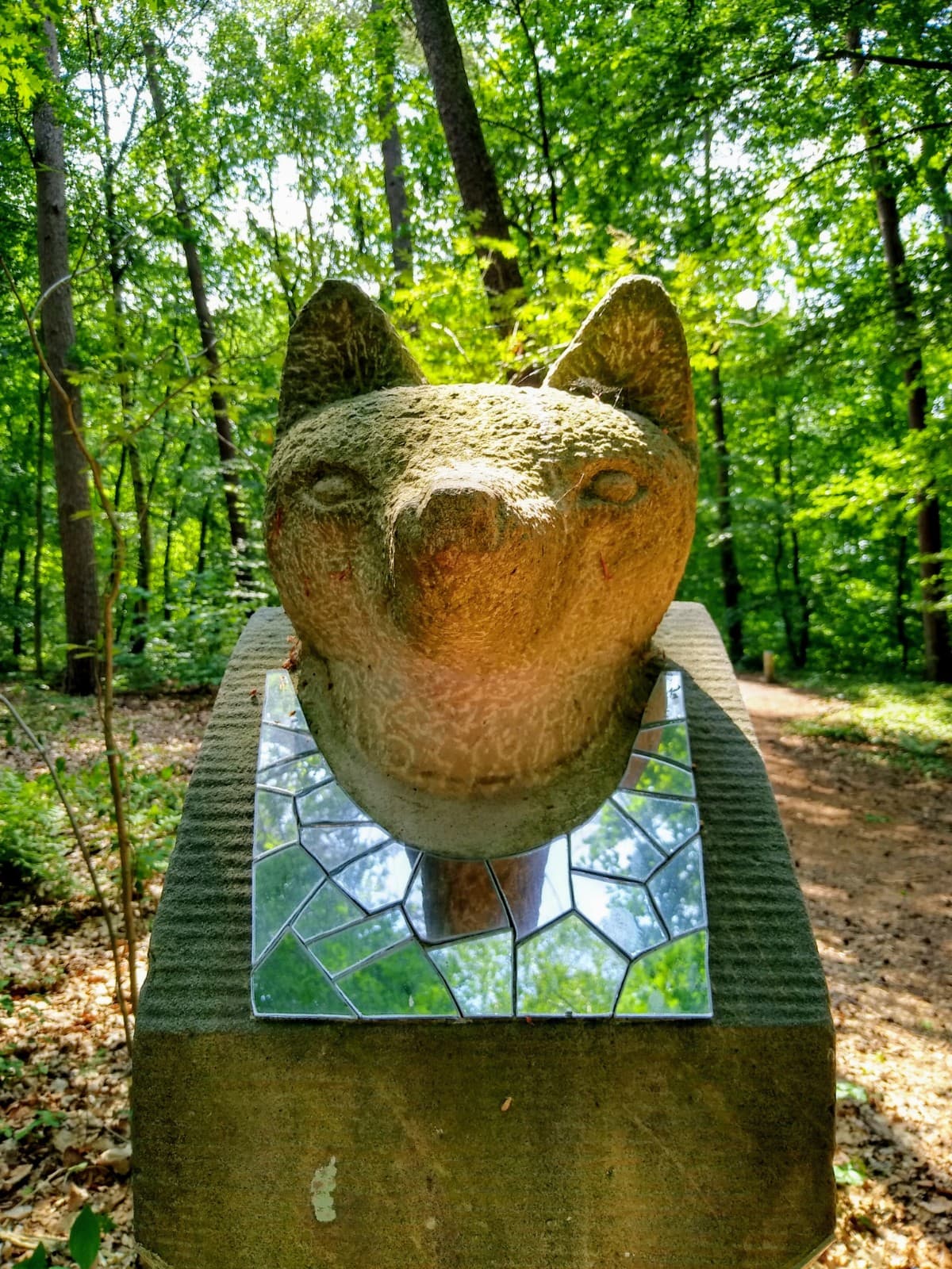 Skulptur "Der Wächter" in dem Park Allerhop in Bad Fallingbostel