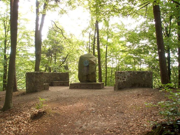 Freudenthal-Denkmal im Liethwald