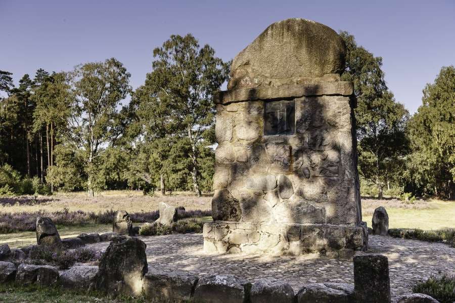 Wietzer Berg Löns Gedenkstein Heideschleife Rundwanderweg