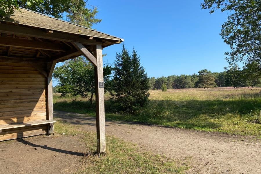 Schutzhütte an der Heideschleife Misselhorner Heide Rundwanderweg