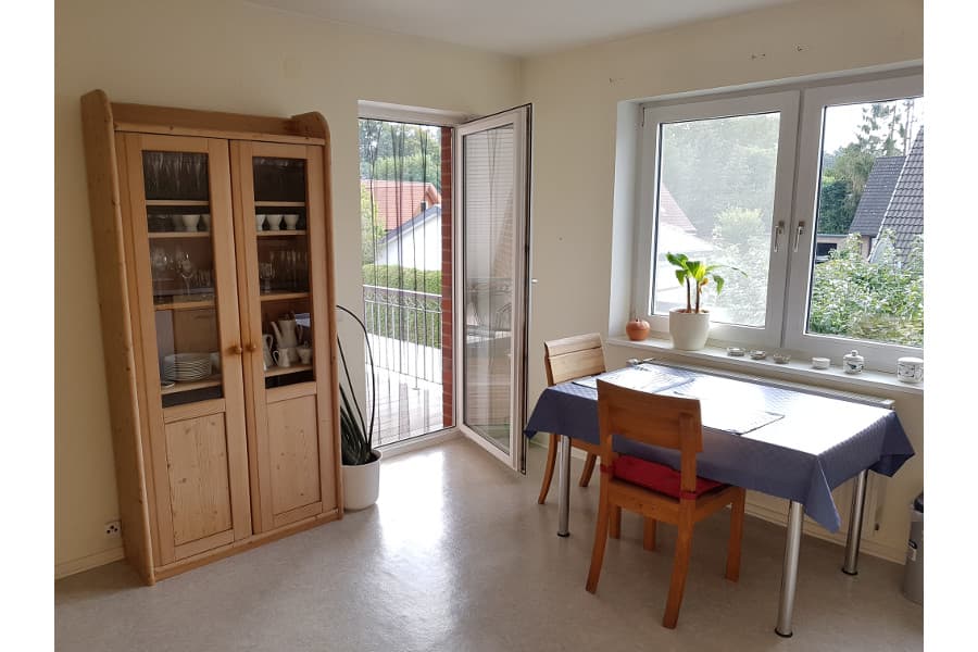 Tür von der Küche zur Loggia der Sonnigen Ferienwohnung im Waldwinkel in Jesteburg