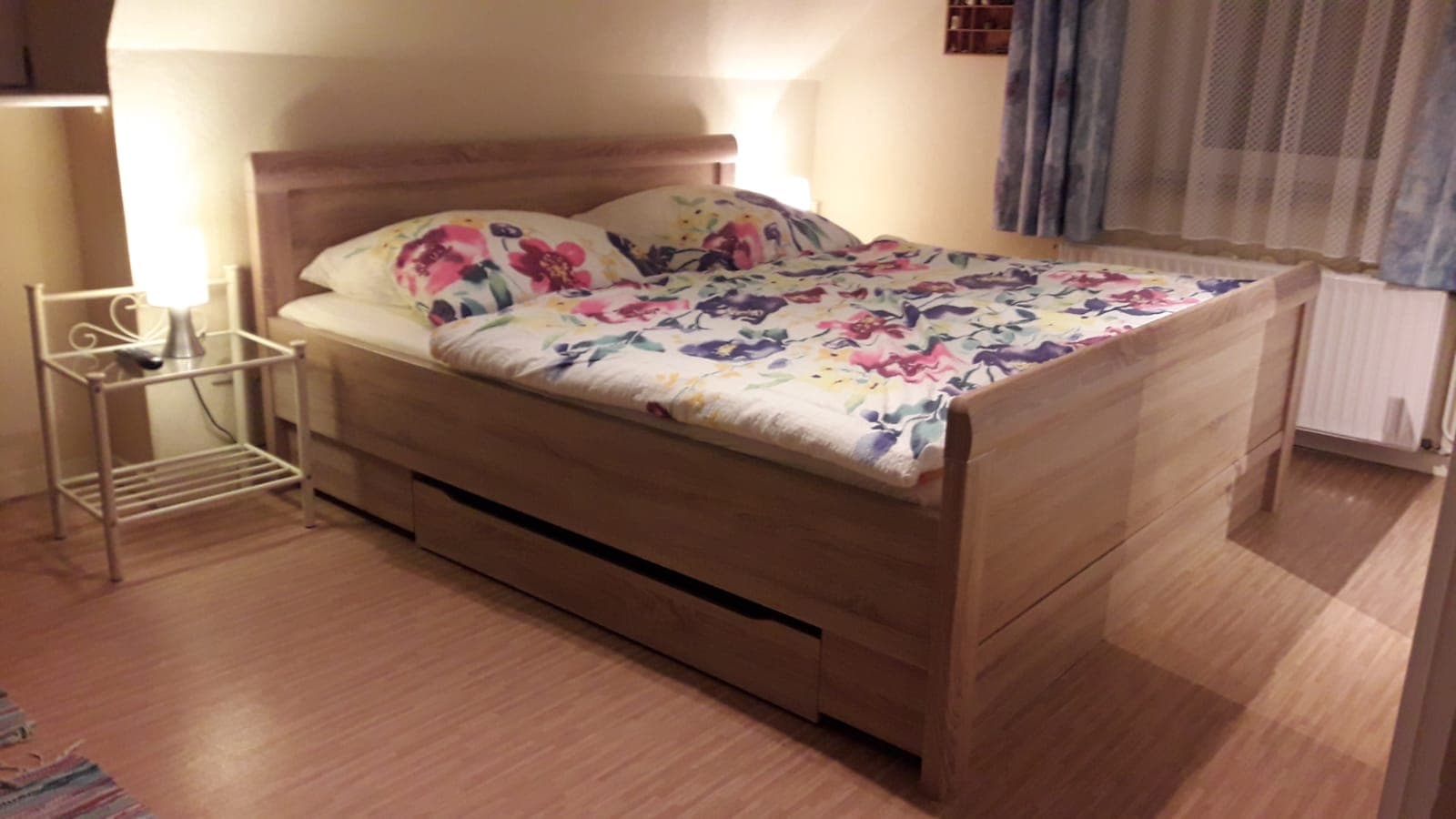 FH Wiesenstraße Schlafzimmer mit Doppelbett